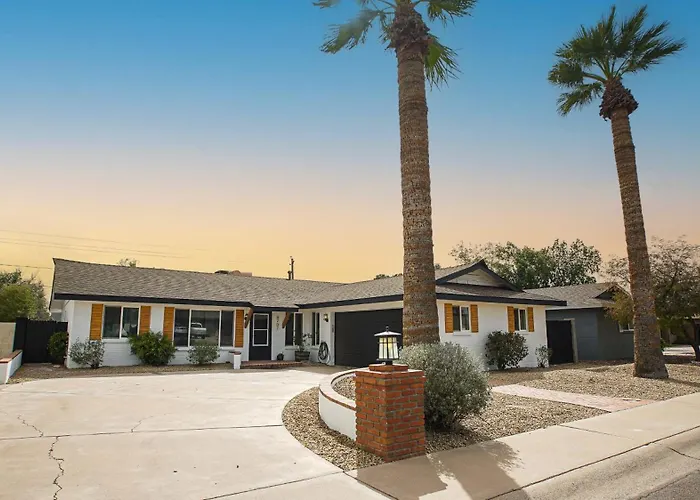 Luxury 3 Bedroom With Relaxing Pool Holiday home Scottsdale