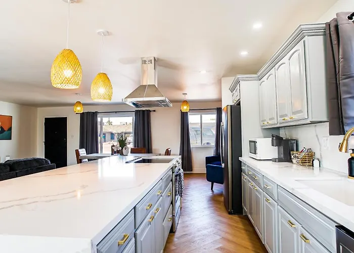 Holiday home Luxury 3 Bedroom With Relaxing Pool *
