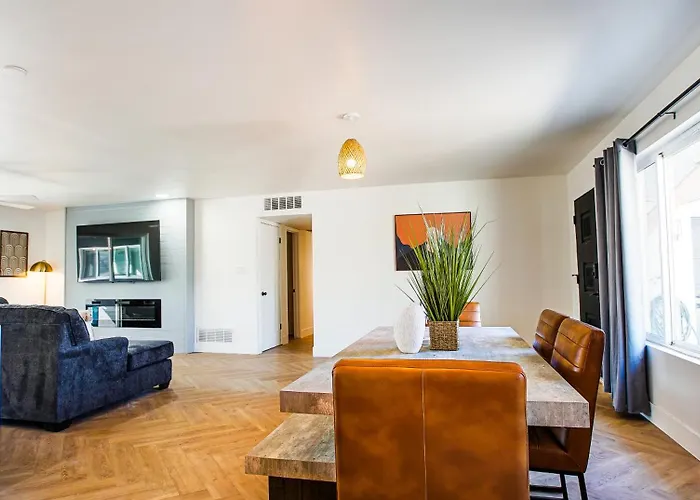 Luxury 3 Bedroom With Relaxing Pool Holiday home