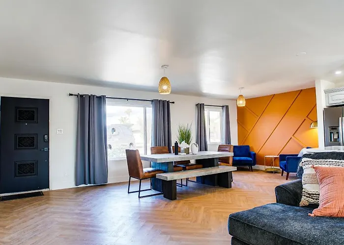 Luxury 3 Bedroom With Relaxing Pool Holiday home