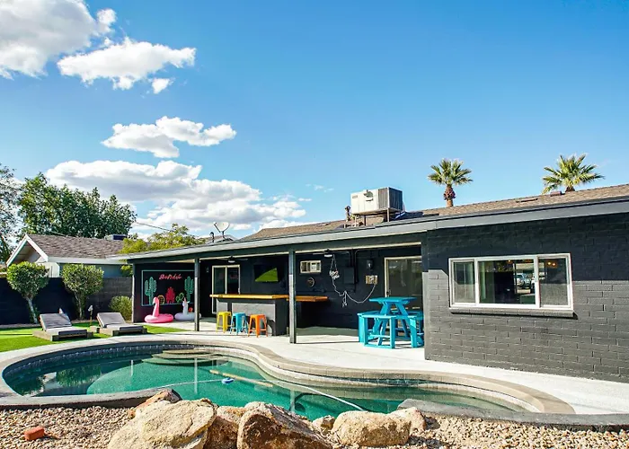 Luxury 3 Bedroom With Relaxing Pool Holiday home *