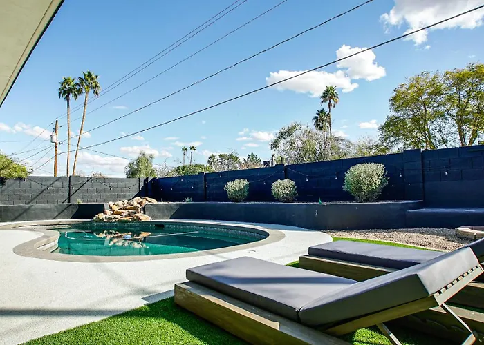 Holiday home Luxury 3 Bedroom With Relaxing Pool *